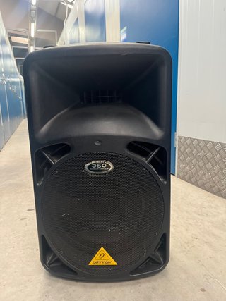 Altavoces Behringer EUROLIVE B312D + Trípodes