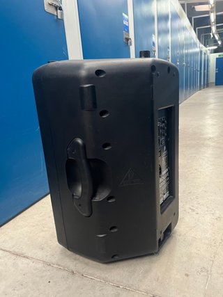 Altavoces Behringer EUROLIVE B312D + Trípodes