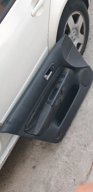 Panel Puerta Golf 4 Conductor Negro