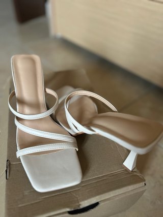 Sandali bianchi eleganti