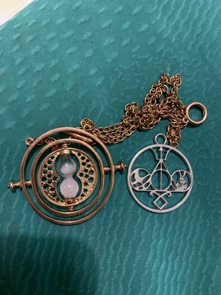 Collar Giratiempo y Símbolo Harry Potter