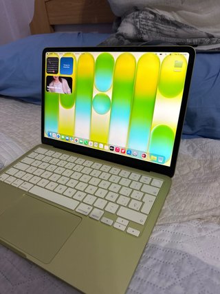 MacBook Apple Amarillo/Verde