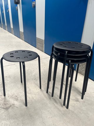 Taburete negro Marius Ikea