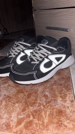 Zapatillas blancas y Negras Talla 44