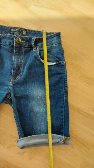 Pantalón marca INSIDE, vaquero corto. Talla M