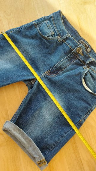 Pantalón marca INSIDE, vaquero corto. Talla M