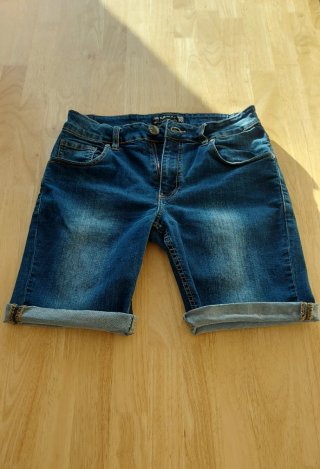 Pantalón marca INSIDE, vaquero corto. Talla M