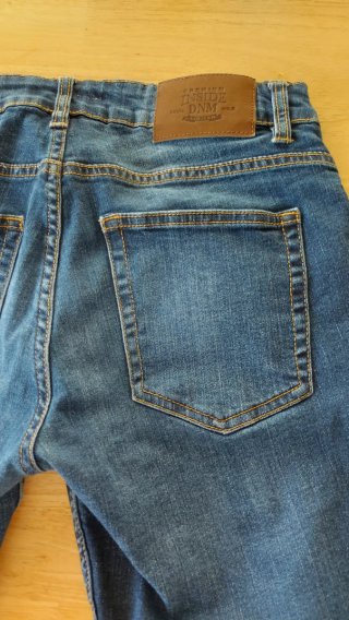Pantalón marca INSIDE, vaquero corto. Talla M