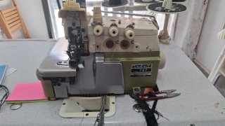 Máquina de coser Siruba 747 y maquina plana yuki