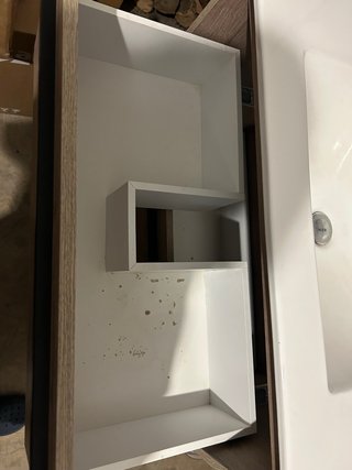 Mueble de baño con lavabo y grifo + espejo con luz