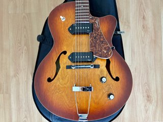 Guitarra Godin 5th Avenue CW Kingpin II