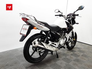 YAMAHA YBR 125 2016 2423 kms.