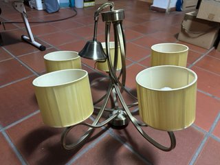 Lámpara colgante de metal y tela