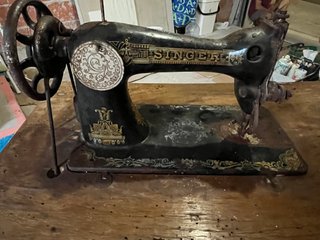 Máquina de coser Singer antigua