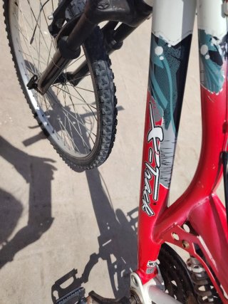 Bicicleta niño/cadete roja y blanca