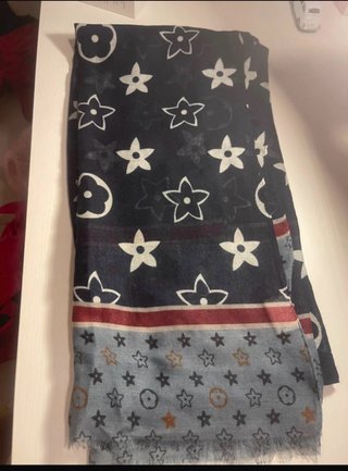 Foulard blu e rosso con fantasia
