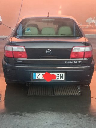 Opel Omega 2000