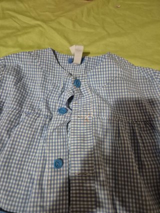 Bata escolar y pantalón corto  talla 4