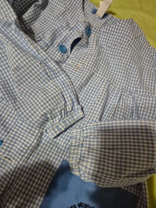 Bata escolar y pantalón corto  talla 4
