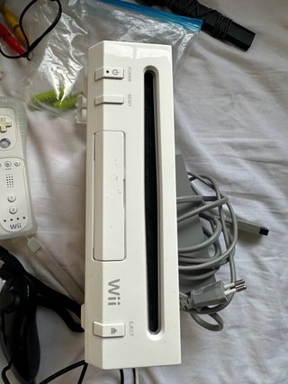 Nintendo Wii + 3 Mandos + 2 Nunchuks+Cables+sensor