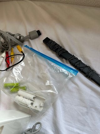Nintendo Wii + 3 Mandos + 2 Nunchuks+Cables+sensor