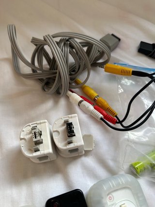 Nintendo Wii + 3 Mandos + 2 Nunchuks+Cables+sensor