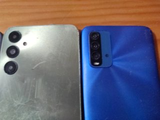 7.- Lote 3 móviles Motorola, Samsung, Redmi
