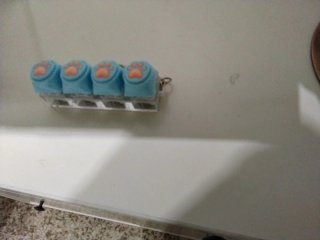 Teclado azul con teclas de gatito