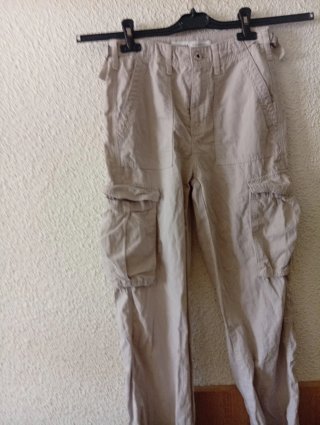 Pantalón Cargo Beige Bershka Talla 34