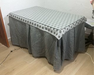 Mesa camilla con cristal y enaguas