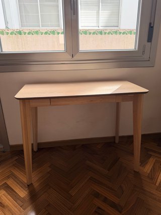 Escritorio de madera estilo nórdico con cajón