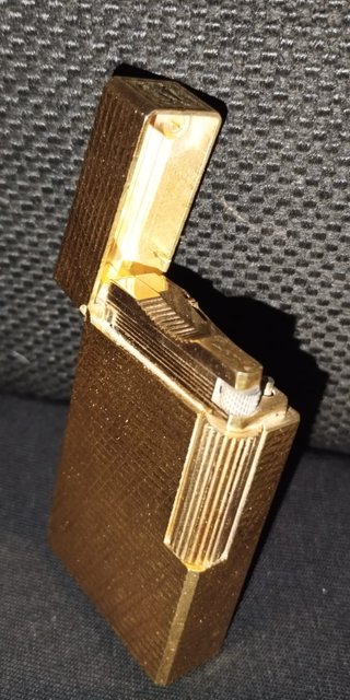 Mechero S.T. Dupont Ligne 2 Oro Vintage (con caja)