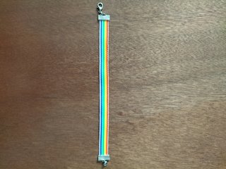 Colgante LOVE con diseño arcoíris y regalo pulsera