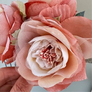 Ramillete Flamenca Flores de organza Beige y Rosa