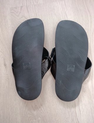 Sandalias planas Zara negras (marron oscuro)
