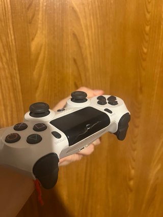 PS4 Slim 1TB + 2 mandos
