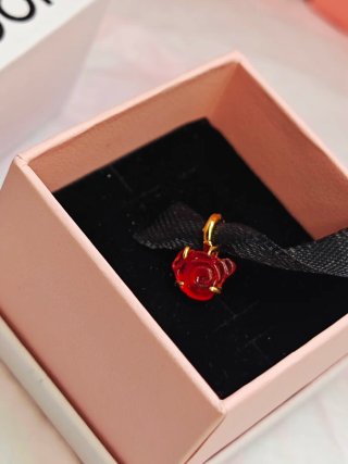 Charm Pandora Disney Rosa Roja Dorada bella bestia