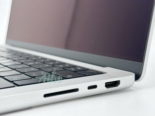 MacBook Pro 14" M5 (2025) 10 CPU/10 GPU núcleos - SSD 1TB - RAM 16GB - Plata