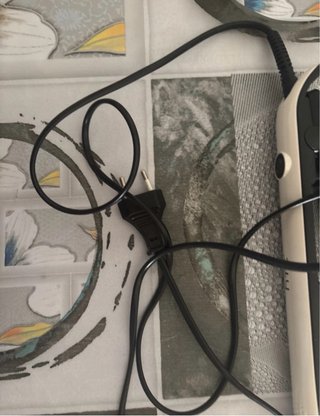 Plancha de pelo blanca y negra