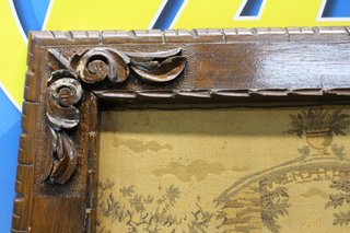 01. Antiguo marco de madera tallada con tapiz estilo Gobelino. S.XIX.