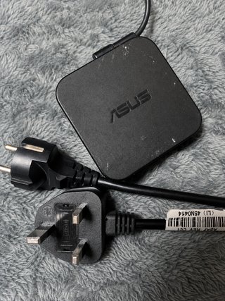 Asus ZenBook Pro UX480F Core i7 16GB RAM 512GB SSD