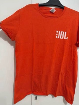 Camiseta naranja JBL