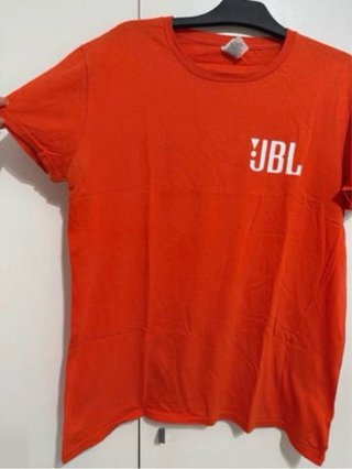 Camiseta naranja JBL