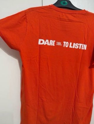 Camiseta naranja JBL