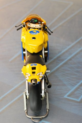 07. Maqueta Moto GP: Honda RC211V. Max Biaggi 2004. 1:12.