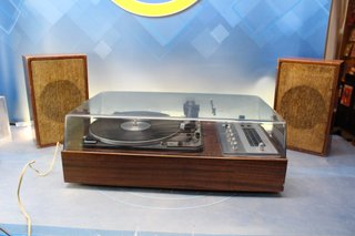 Tocadiscos vintage Bettor Ami 10-S Dual 1010-S. Con radio. Años 70-80.