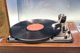 Tocadiscos vintage Bettor Ami 10-S Dual 1010-S. Con radio. Años 70-80.