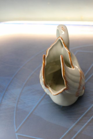11. Porcelana Sanbo: Jarrón en forma de cisne.