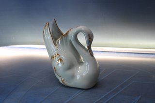 11. Porcelana Sanbo: Jarrón en forma de cisne.