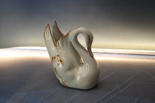 11. Porcelana Sanbo: Jarrón en forma de cisne.